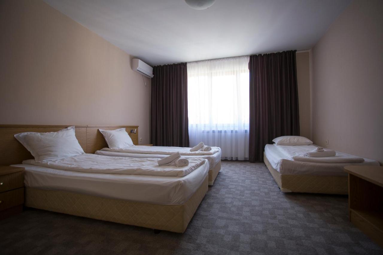 Family Prim Hotel Санданський Екстер'єр фото