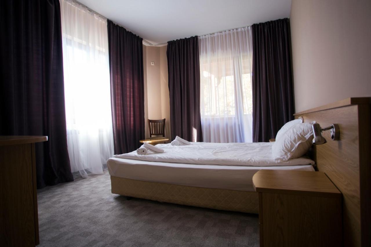 Family Prim Hotel Санданський Екстер'єр фото