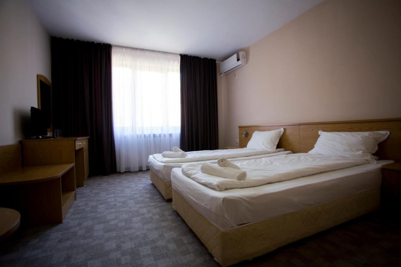 Family Prim Hotel Санданський Екстер'єр фото