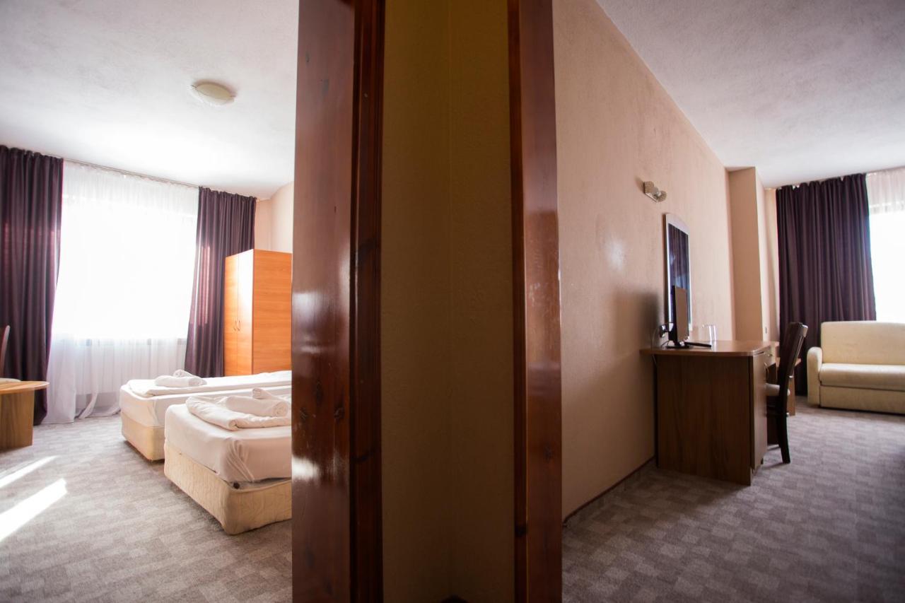 Family Prim Hotel Санданський Екстер'єр фото